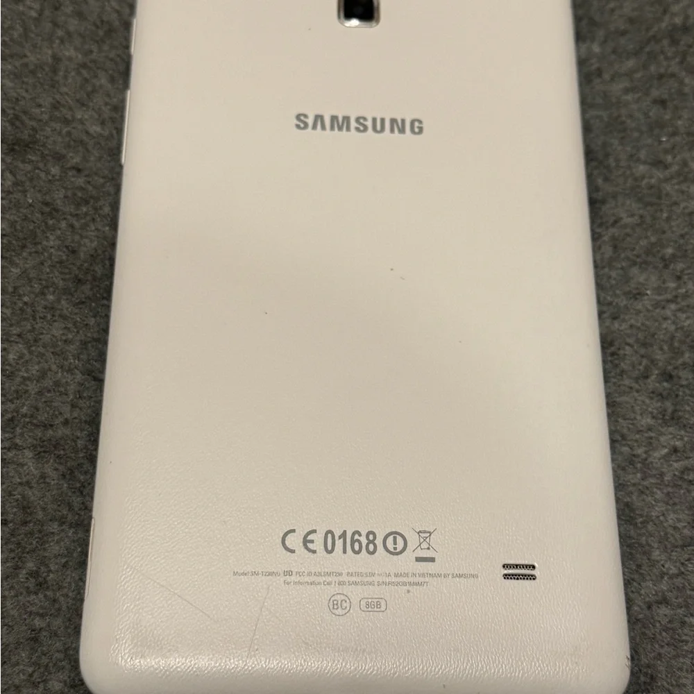 Samsung Galaxy tab 4, 7 inch white touchscreen tablet android 8gb portable Wi-Fi